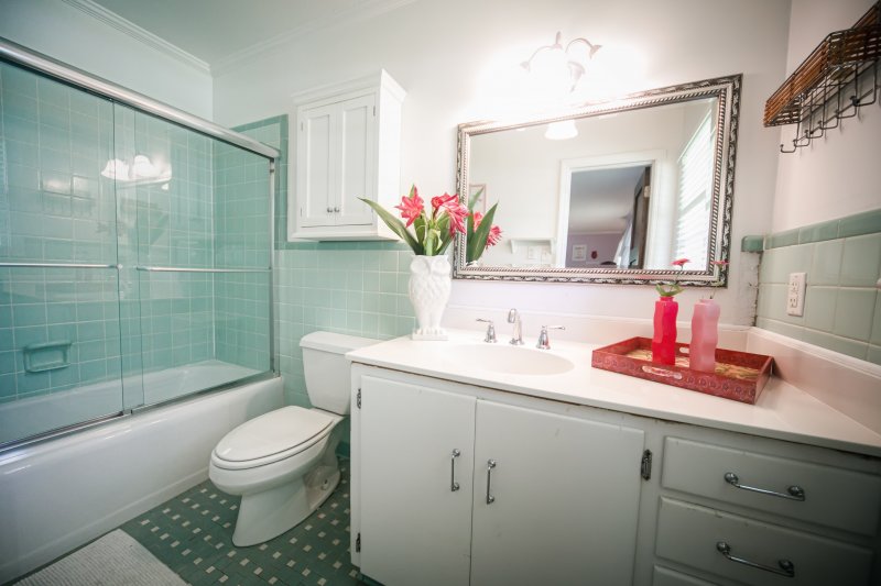 outdated bathroom